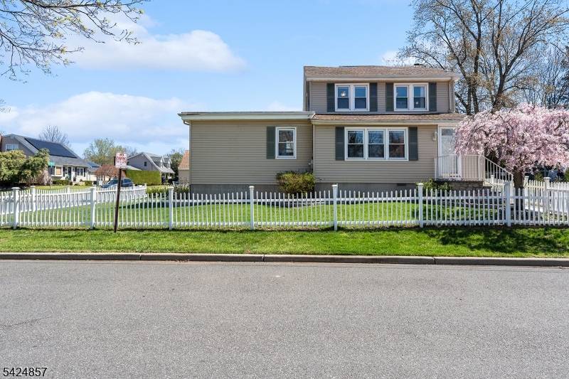 42 Lake Blvd, Aberdeen Twp., NJ 07747