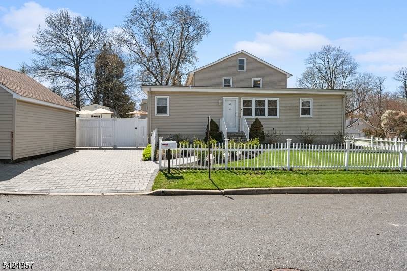 42 Lake Blvd, Aberdeen Twp., NJ 07747