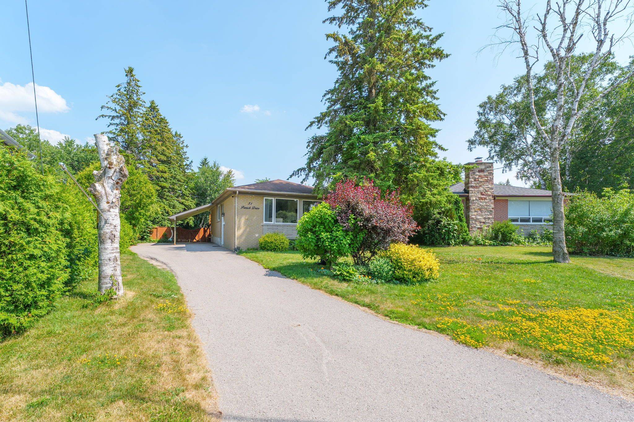 31 Patrick DR, Aurora, ON L4G 2A6