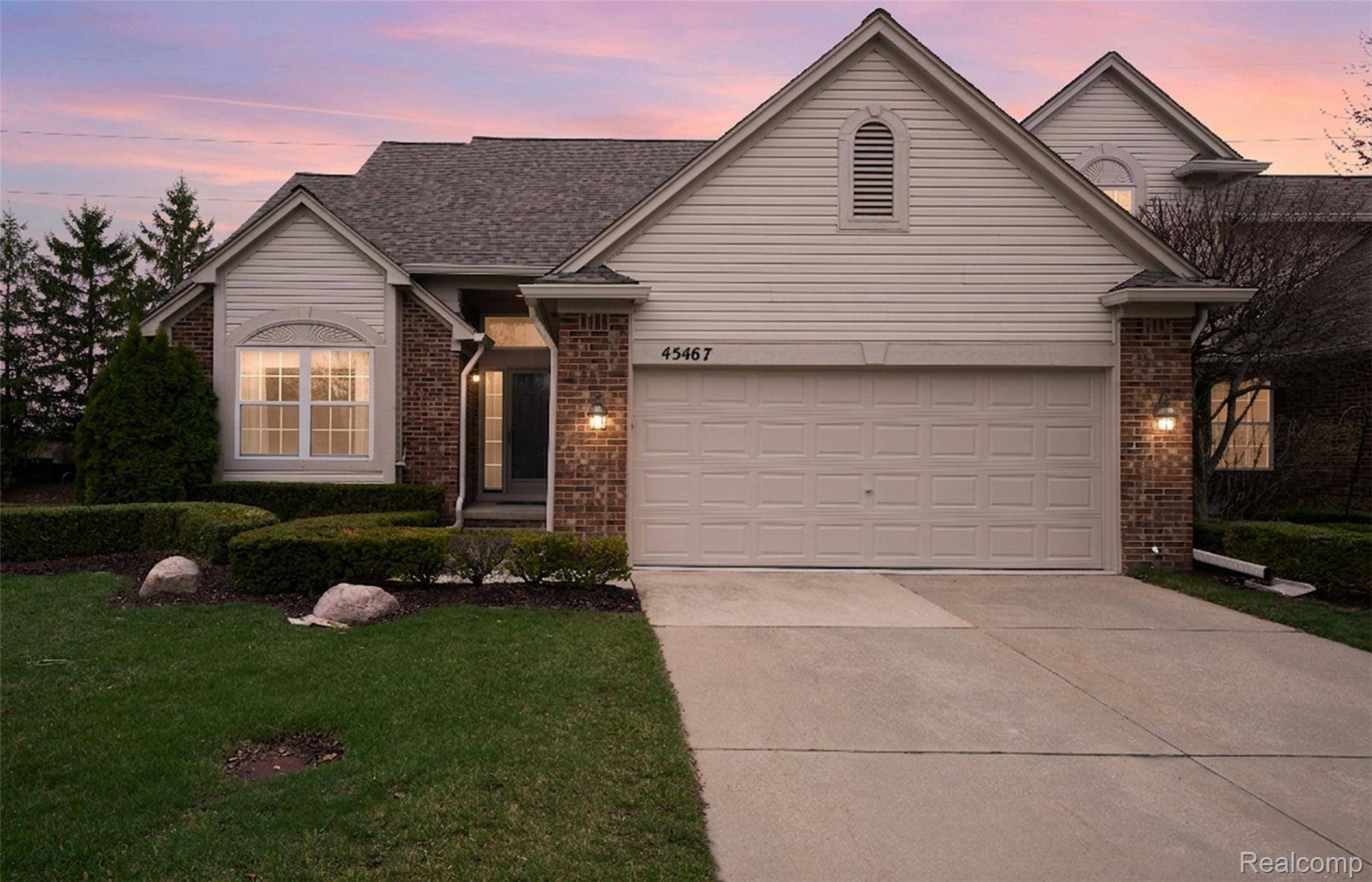 45467 Coachfort DR, Macomb Township, MI 48044