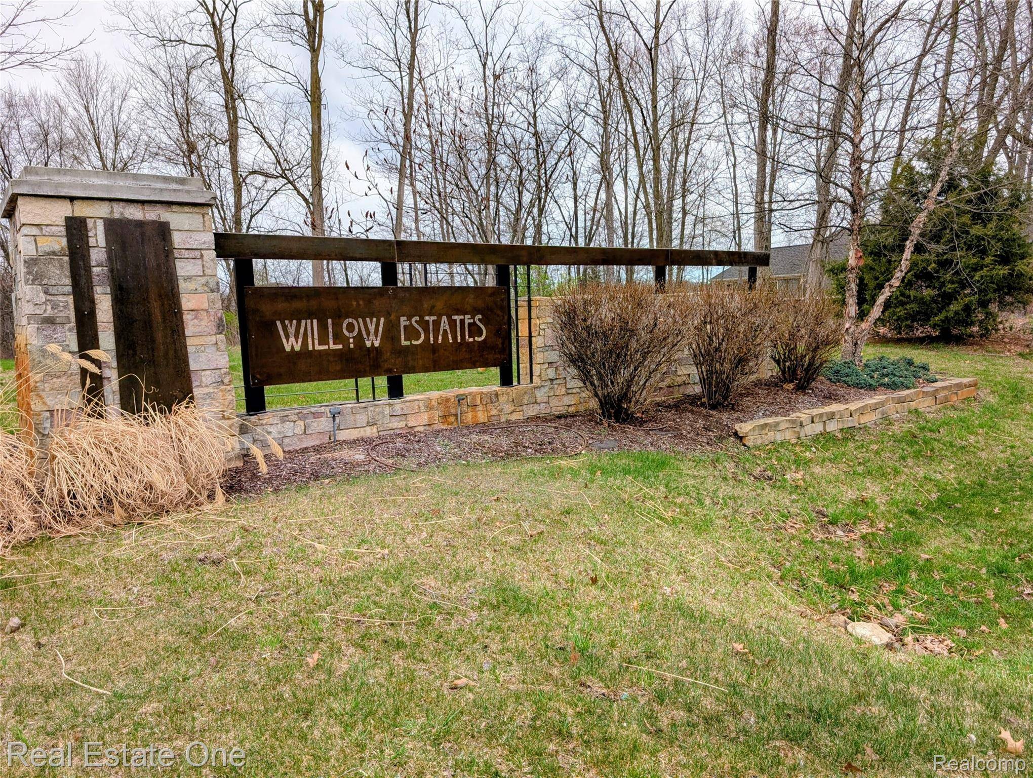 508 Woodstone CT, White Lake Charter Township, MI 48386
