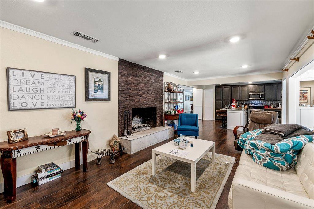 400 W Cayuga Drive, Athens, TX 75751