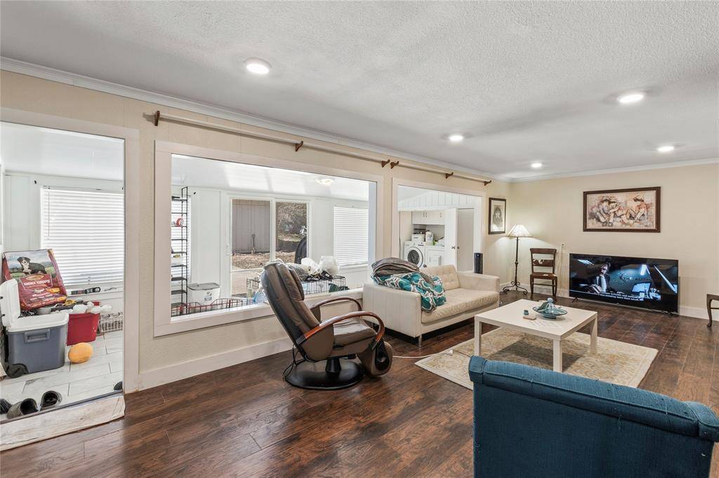 400 W Cayuga Drive, Athens, TX 75751