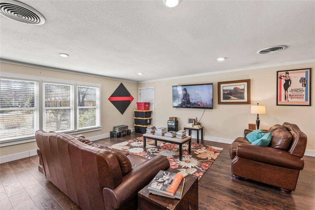 400 W Cayuga Drive, Athens, TX 75751