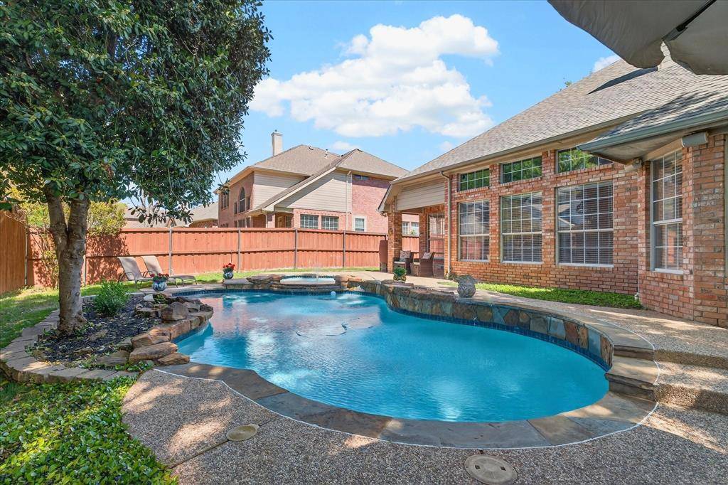 2905 Woodway Drive, Flower Mound, TX 75028