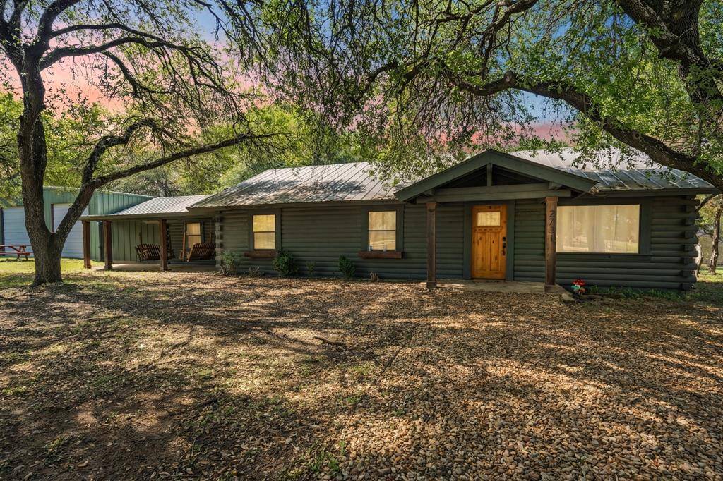 2731 Garrett Lane, China Spring, TX 76633