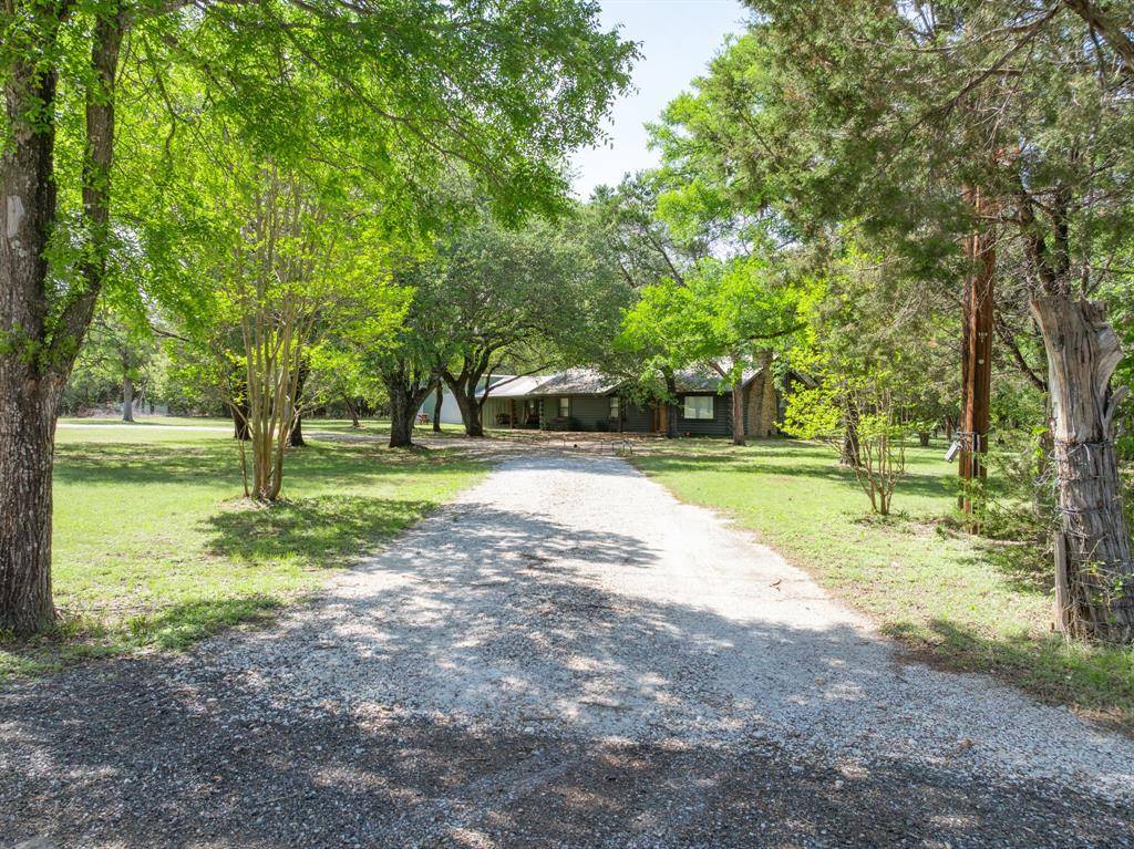 2731 Garrett Lane, China Spring, TX 76633