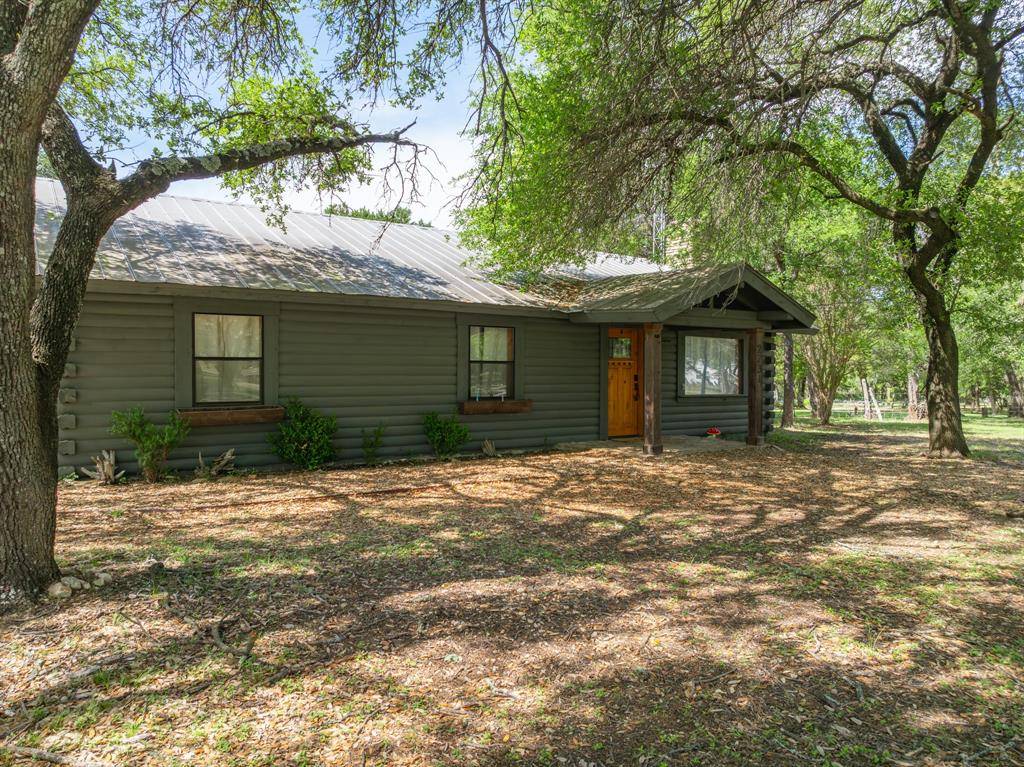 2731 Garrett Lane, China Spring, TX 76633