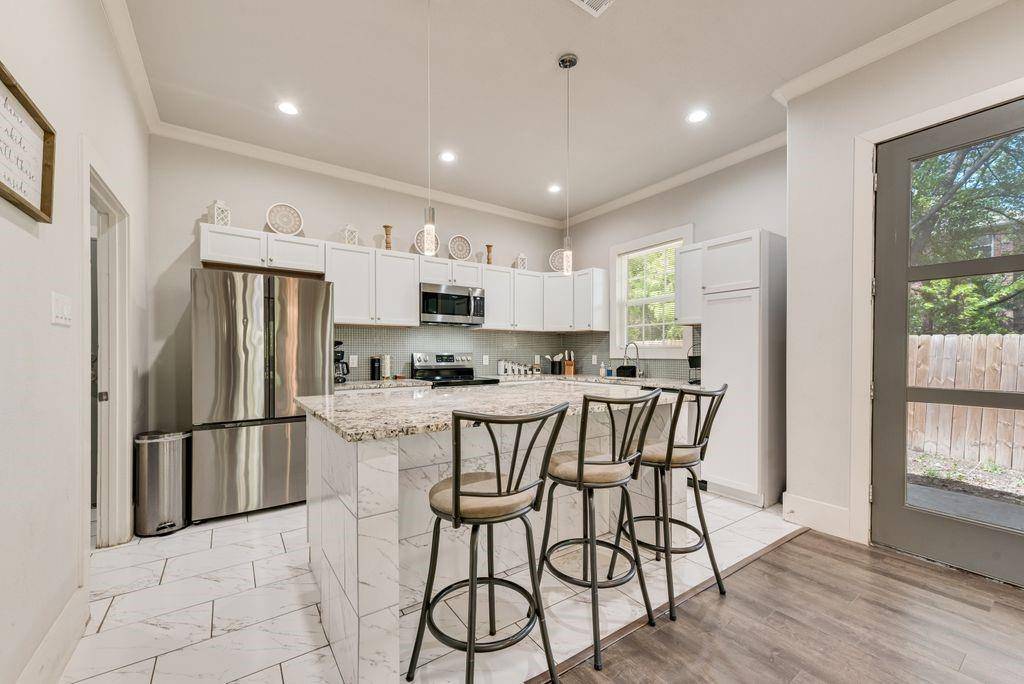 215 Idle Creek Lane, Desoto, TX 75115