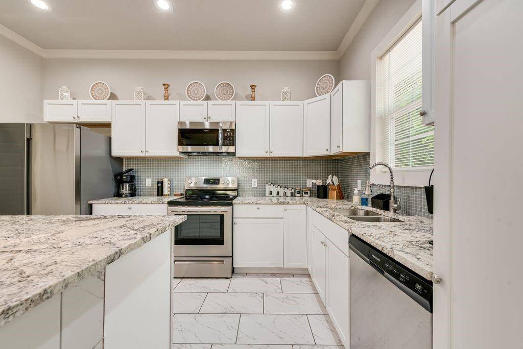 215 Idle Creek Lane, Desoto, TX 75115