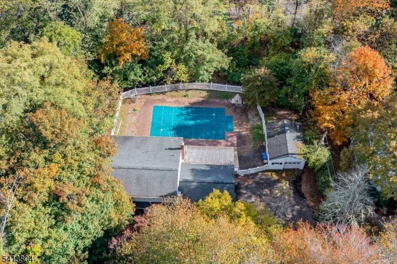 75 Cherokee Ave, Allendale Boro, NJ 07401