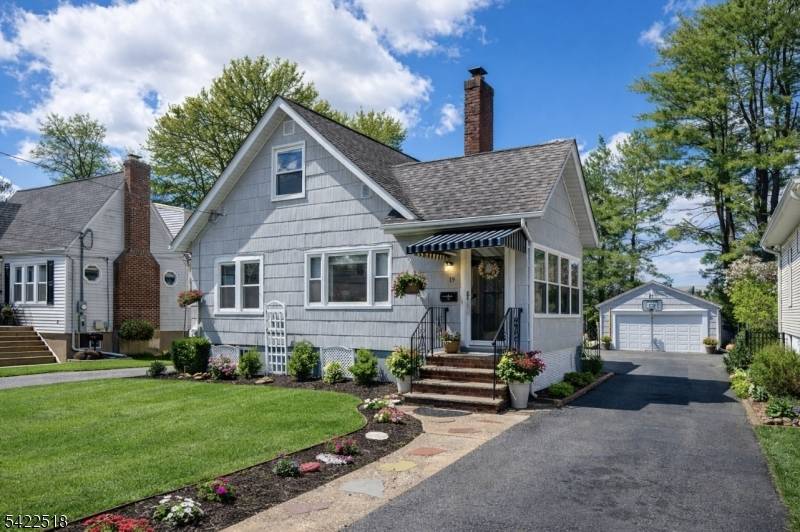 19 Bond Pl, West Caldwell Twp., NJ 07006