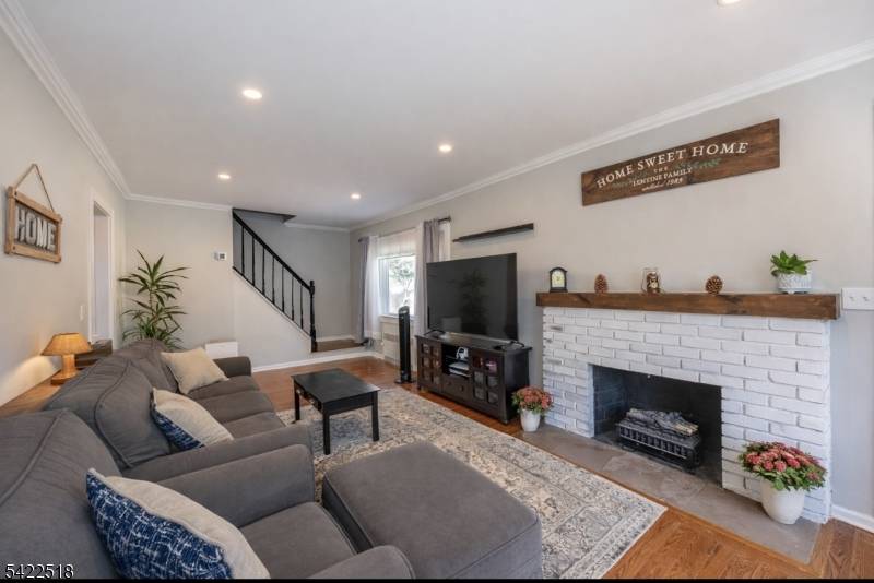 19 Bond Pl, West Caldwell Twp., NJ 07006