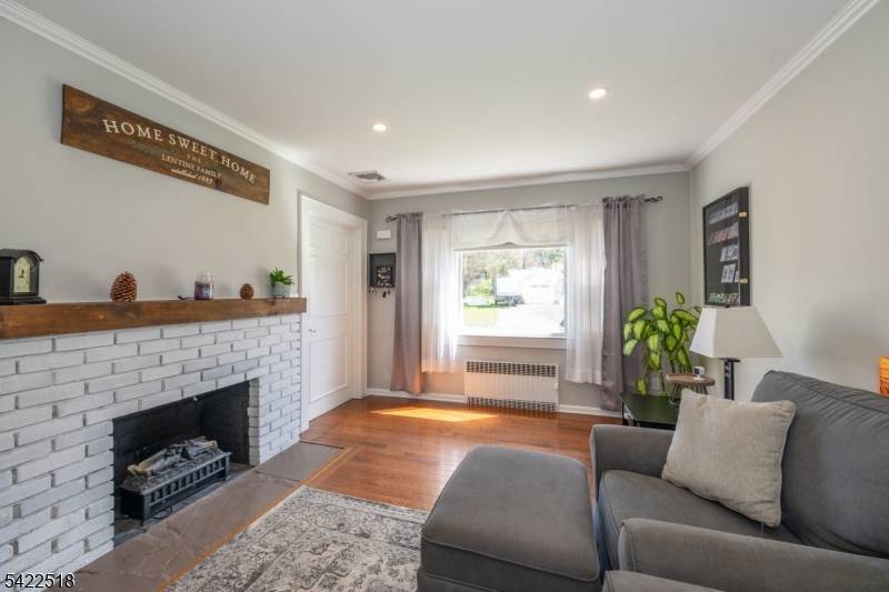 19 Bond Pl, West Caldwell Twp., NJ 07006