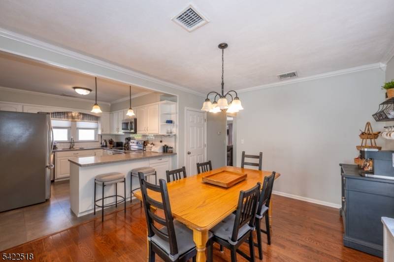 19 Bond Pl, West Caldwell Twp., NJ 07006