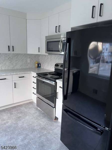 132 Longacre Ct, Hillsborough Twp., NJ 08844