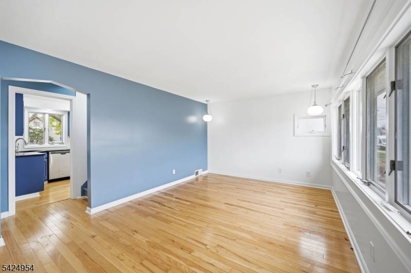 31 Ackerson Pl, Passaic City, NJ 07055