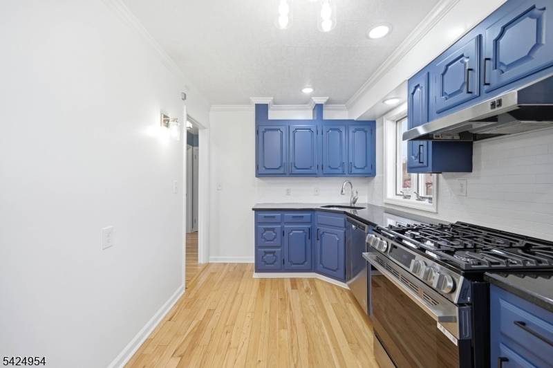 31 Ackerson Pl, Passaic City, NJ 07055