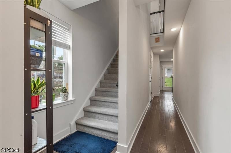 309 Saratoga Ct, Branchburg Twp., NJ 08876