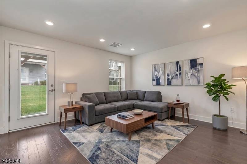 309 Saratoga Ct, Branchburg Twp., NJ 08876