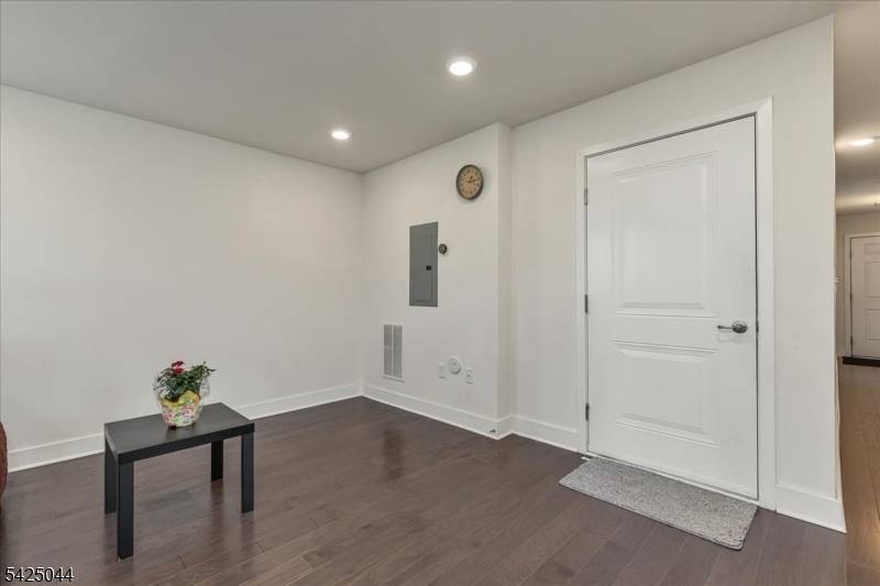 309 Saratoga Ct, Branchburg Twp., NJ 08876