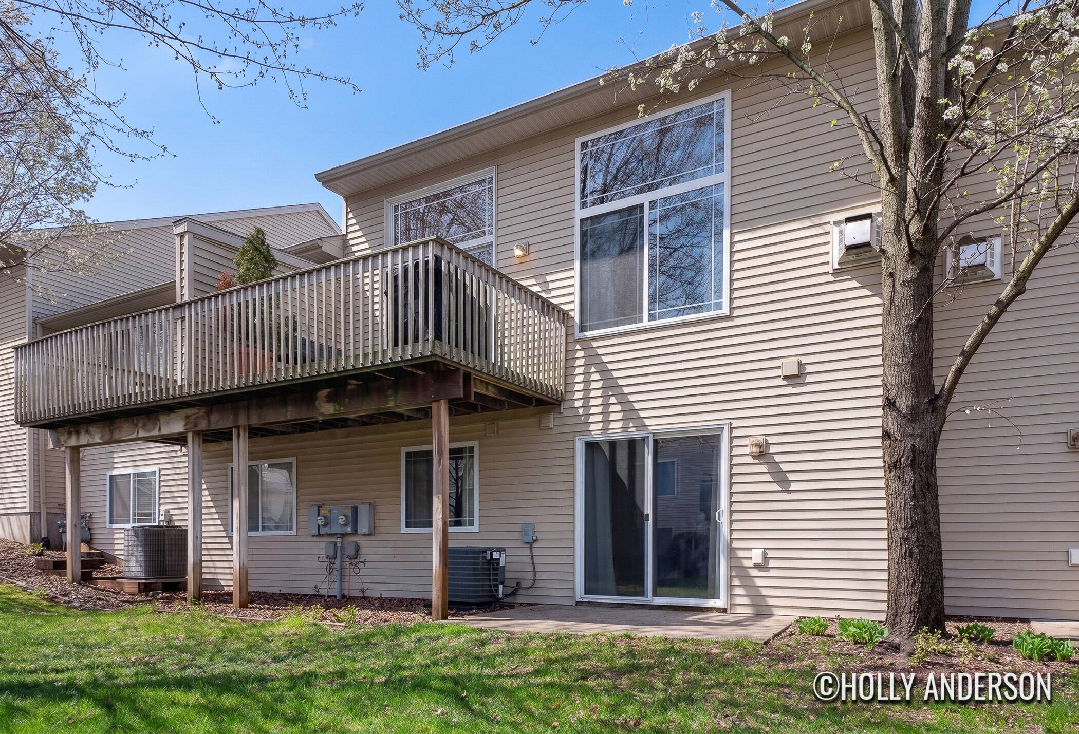 2929 Stoney Creek CT #102, Georgetown Twp, MI 49426