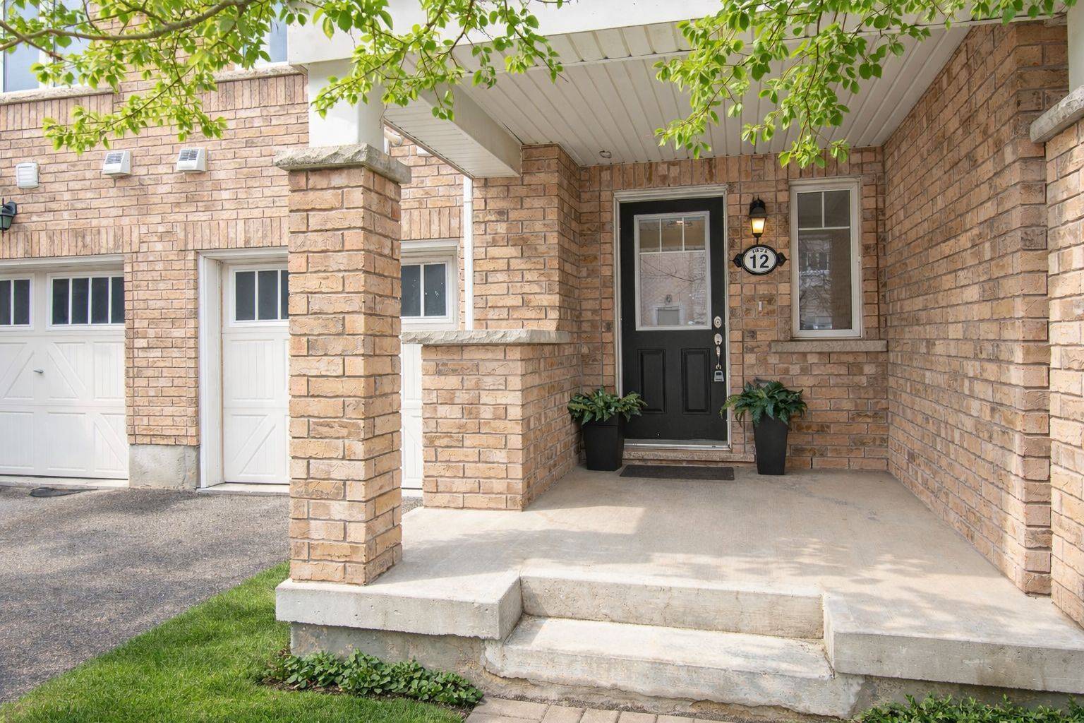 1025 Nadalin HTS #12, Milton, ON L9T 8R3