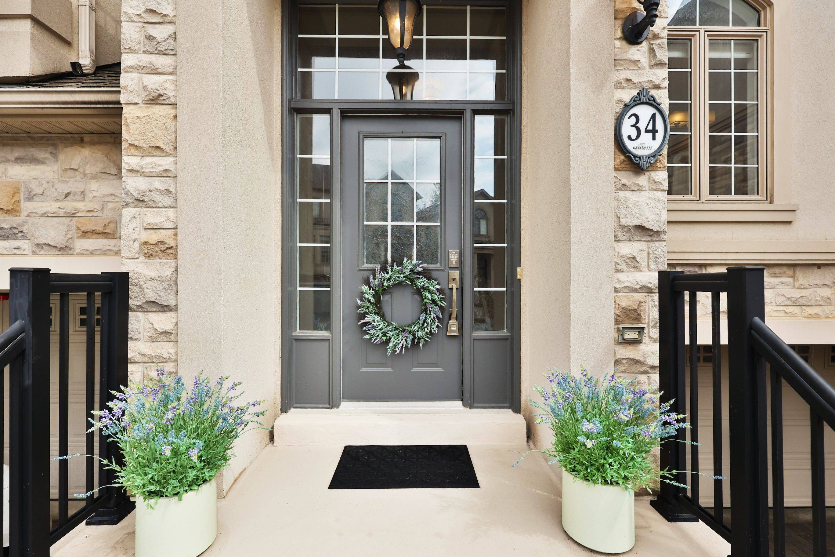 2400 Neyagawa BLVD #34, Oakville, ON L6H 7P5