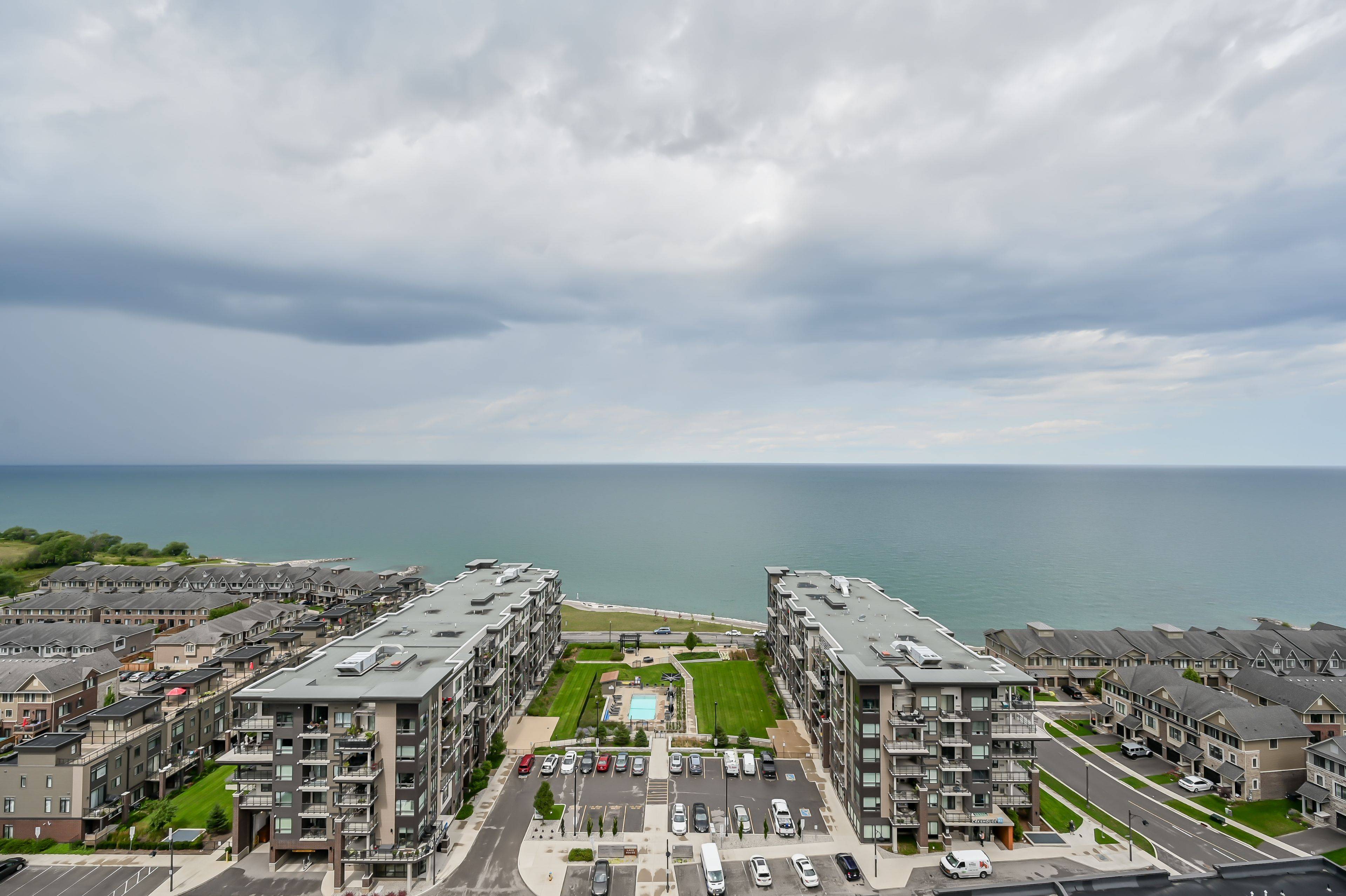 385 Winston RD #1607, Grimsby, ON L3M 4E8