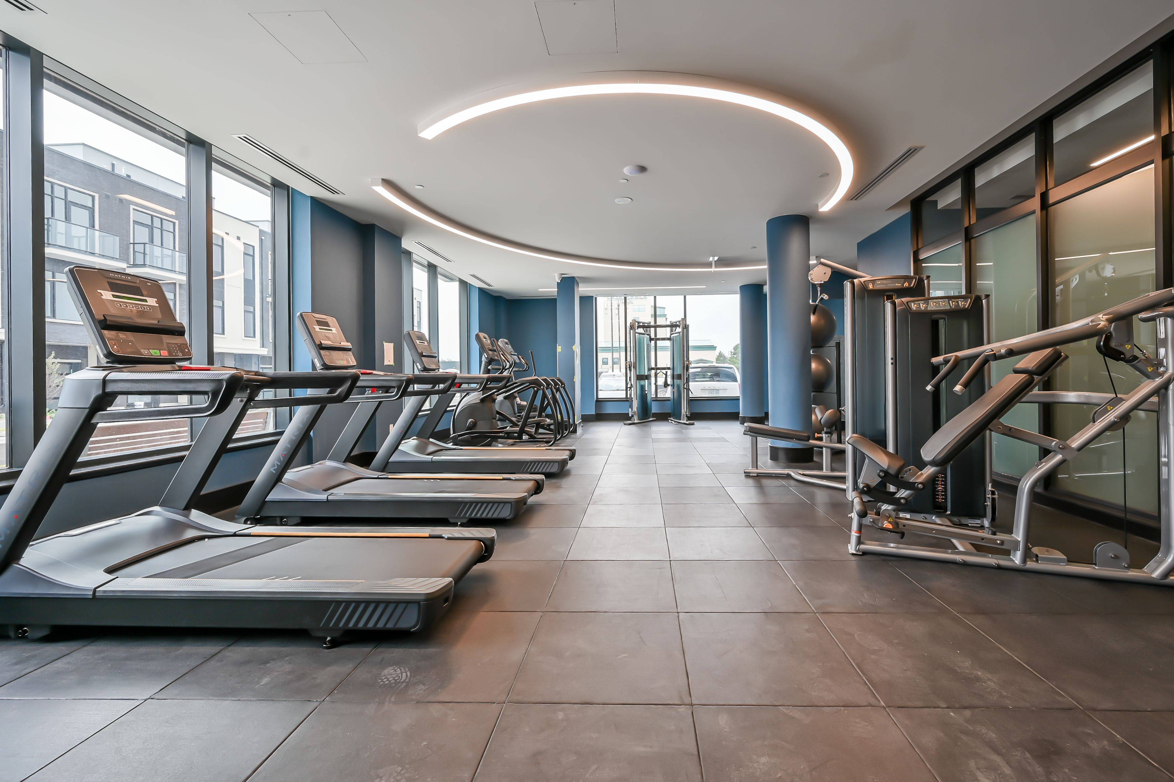 385 Winston RD #1607, Grimsby, ON L3M 4E8