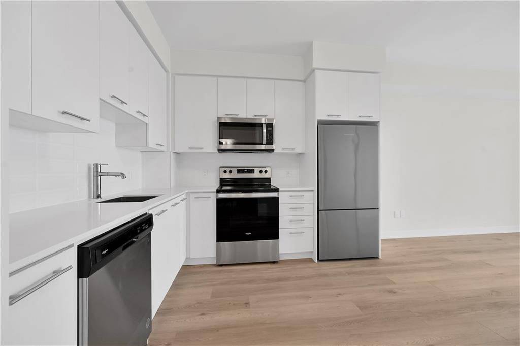 385 Winston RD #1607, Grimsby, ON L3M 4E8