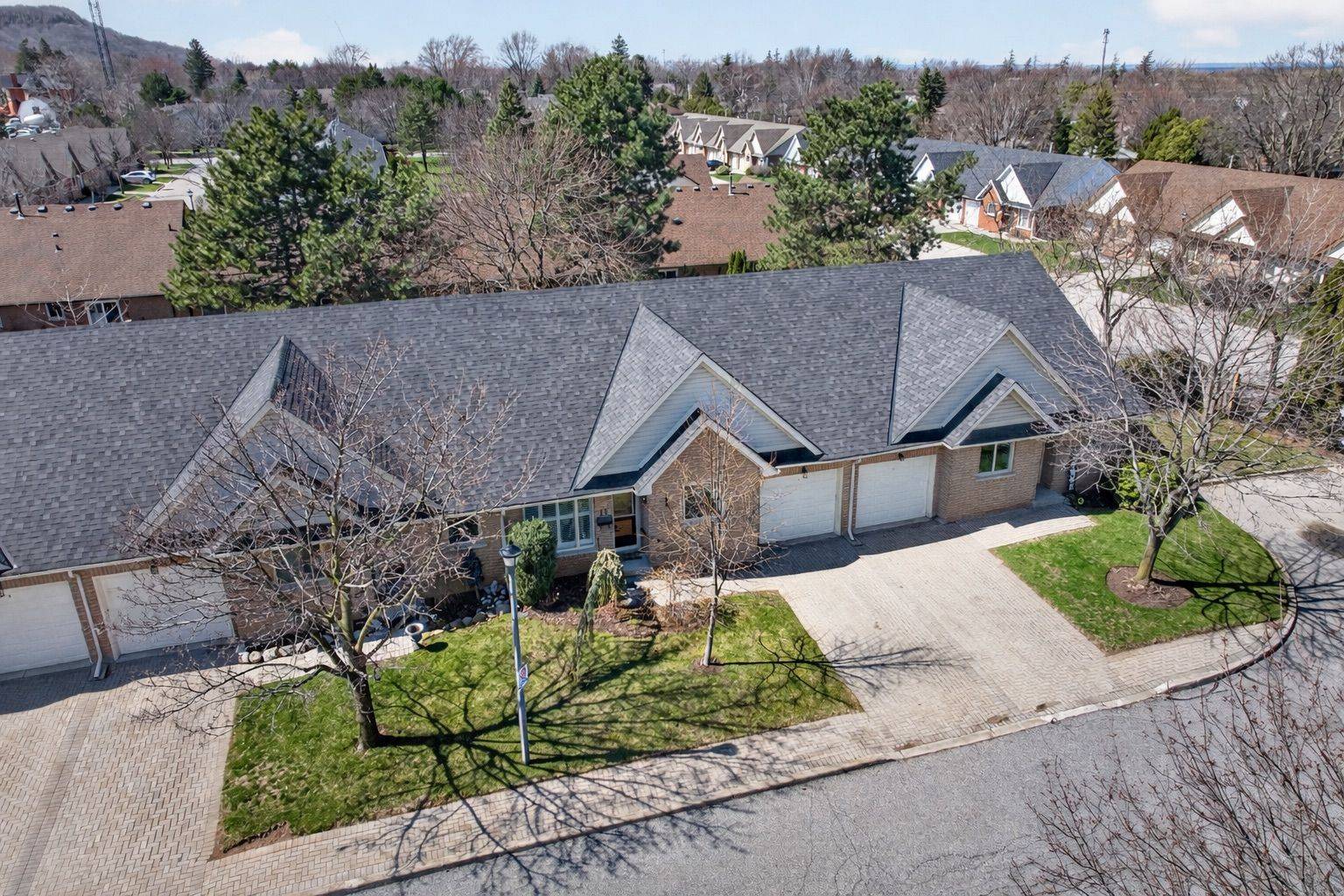 165 Main ST E #13, Grimsby, ON L3M 1P2