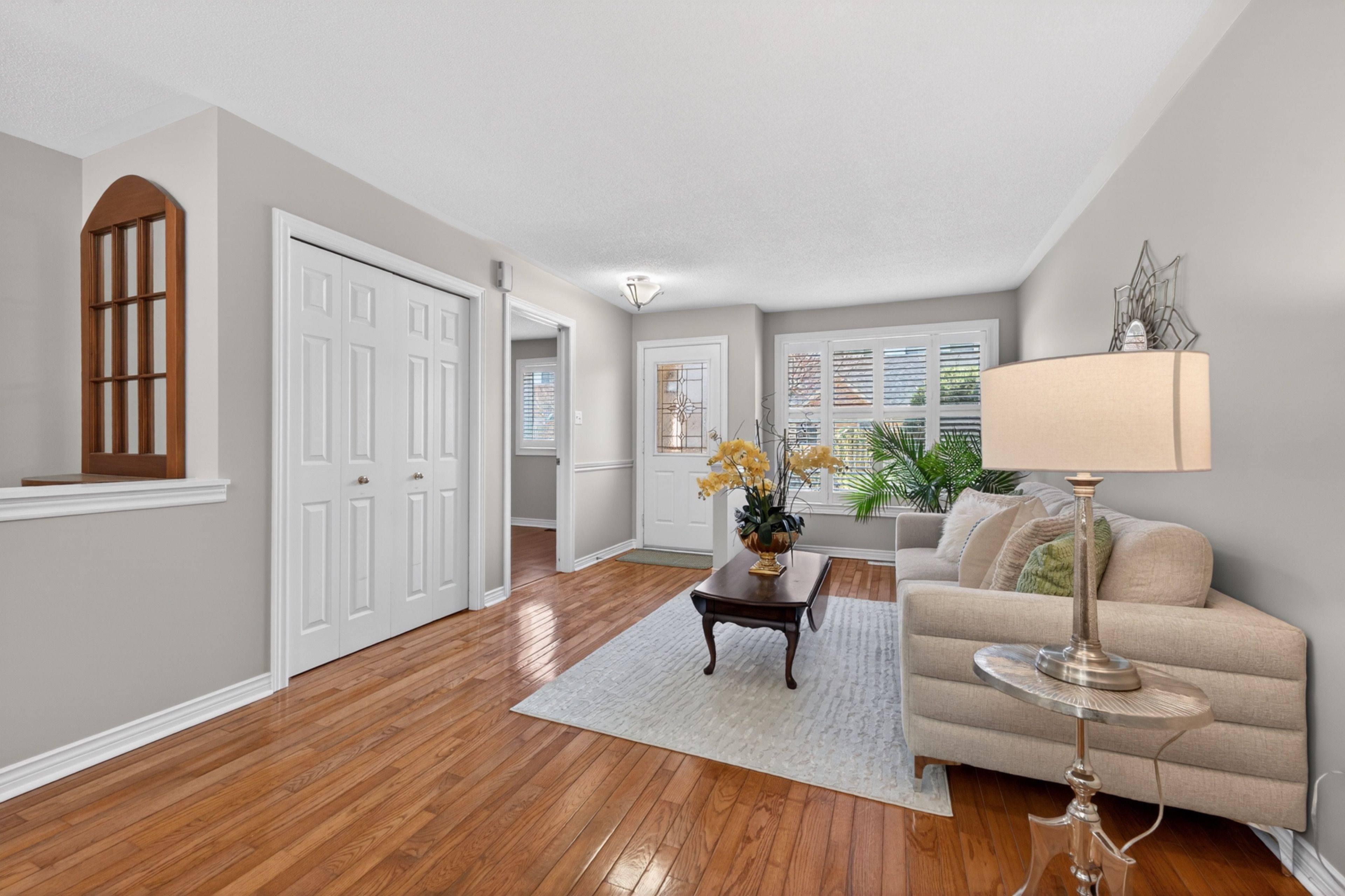 165 Main ST E #13, Grimsby, ON L3M 1P2