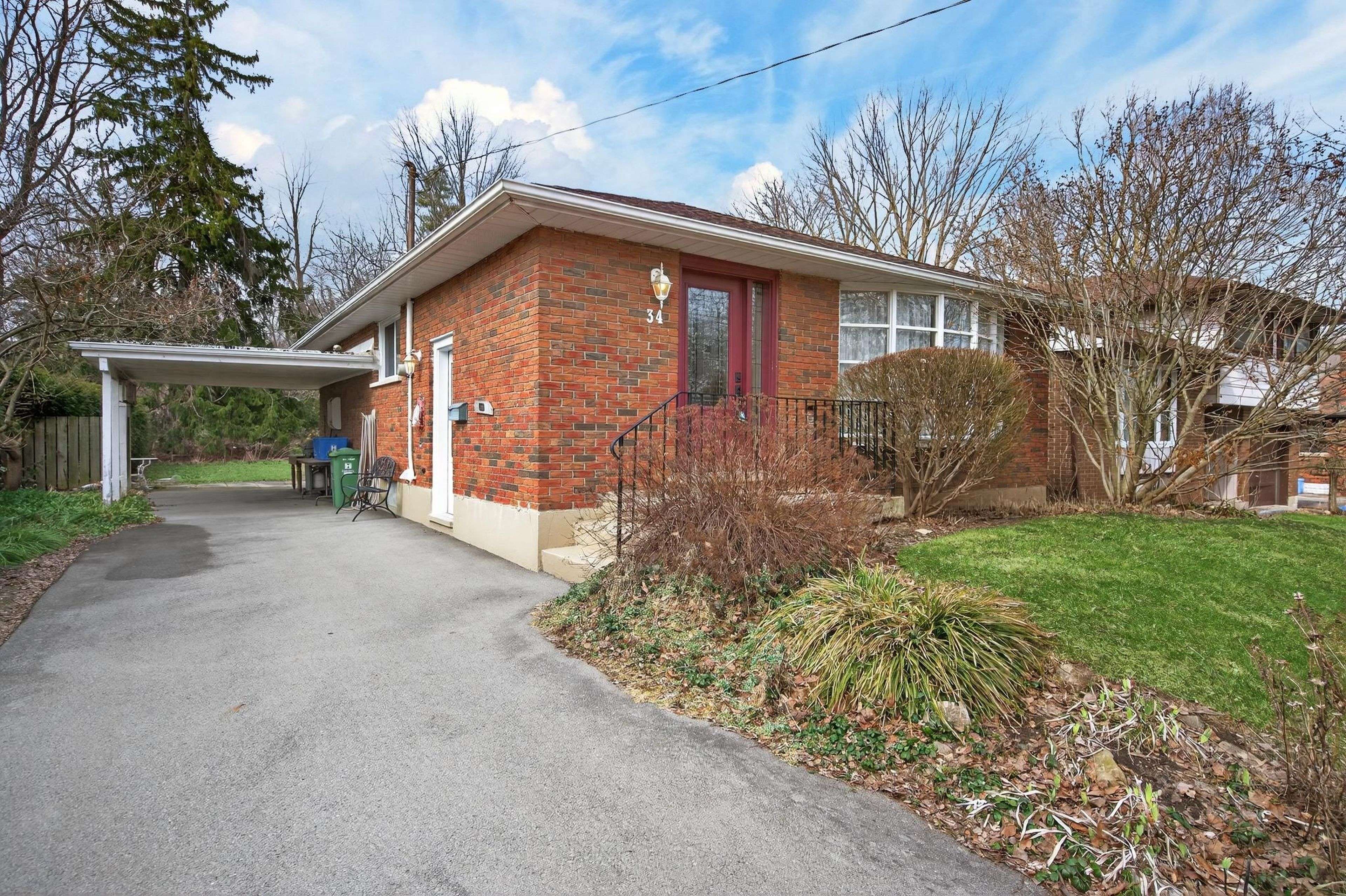 34 Helen ST, Hamilton, ON L9H 1N3