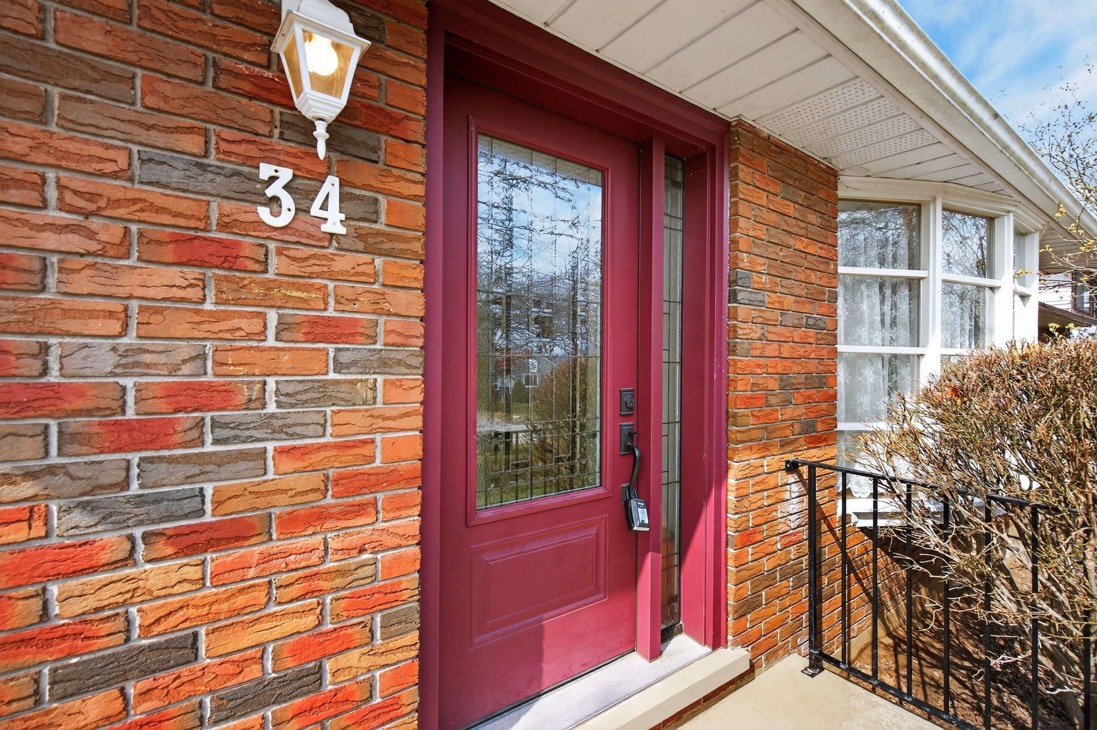 34 Helen ST, Hamilton, ON L9H 1N3