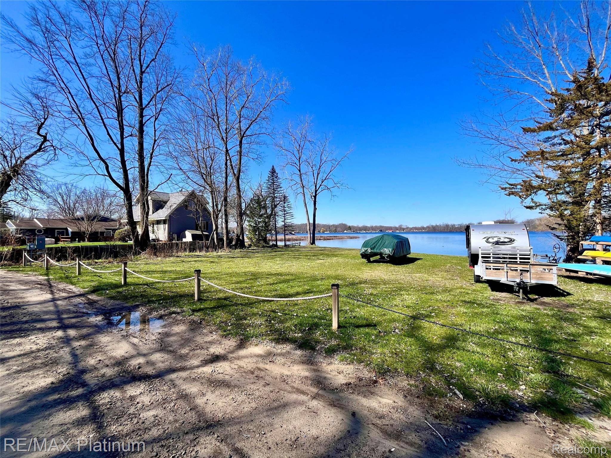 11280 Patterson Lake Dr DR, Putnam Township, MI 48169