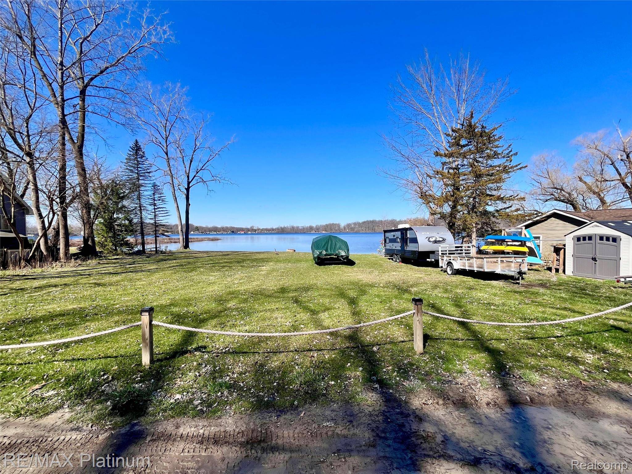 11280 Patterson Lake Dr DR, Putnam Township, MI 48169