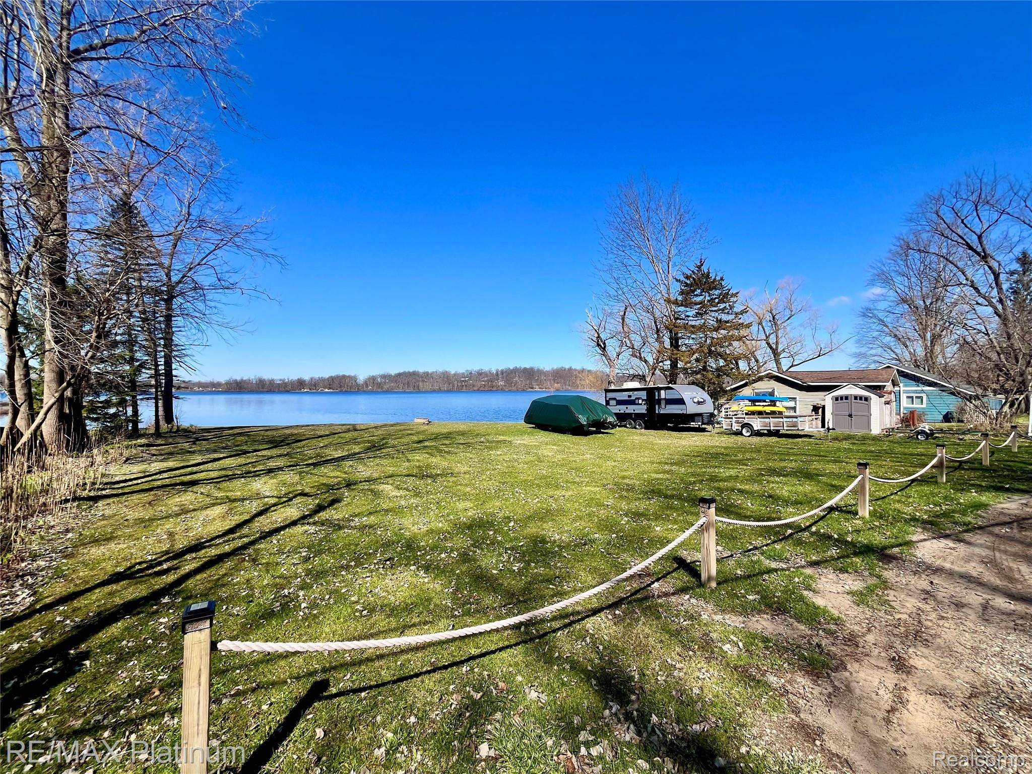 11280 Patterson Lake Dr DR, Putnam Township, MI 48169