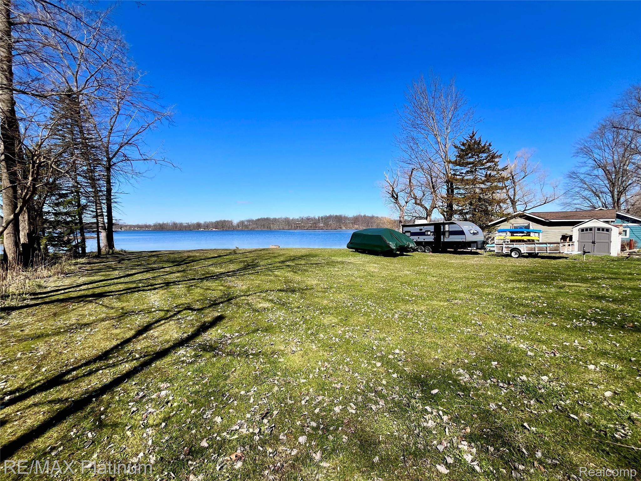 11280 Patterson Lake Dr DR, Putnam Township, MI 48169