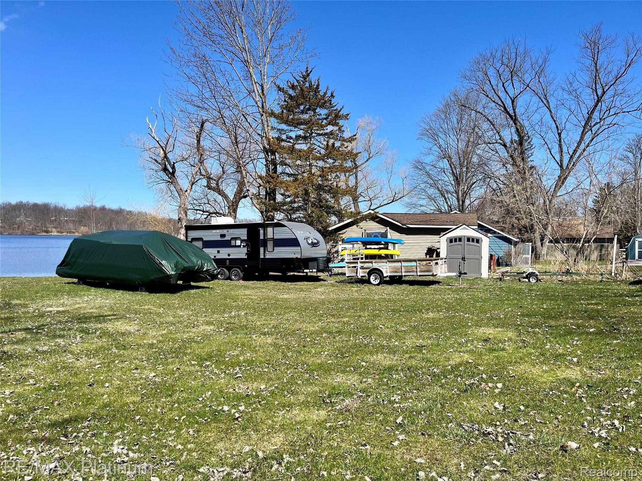 11280 Patterson Lake Dr DR, Putnam Township, MI 48169