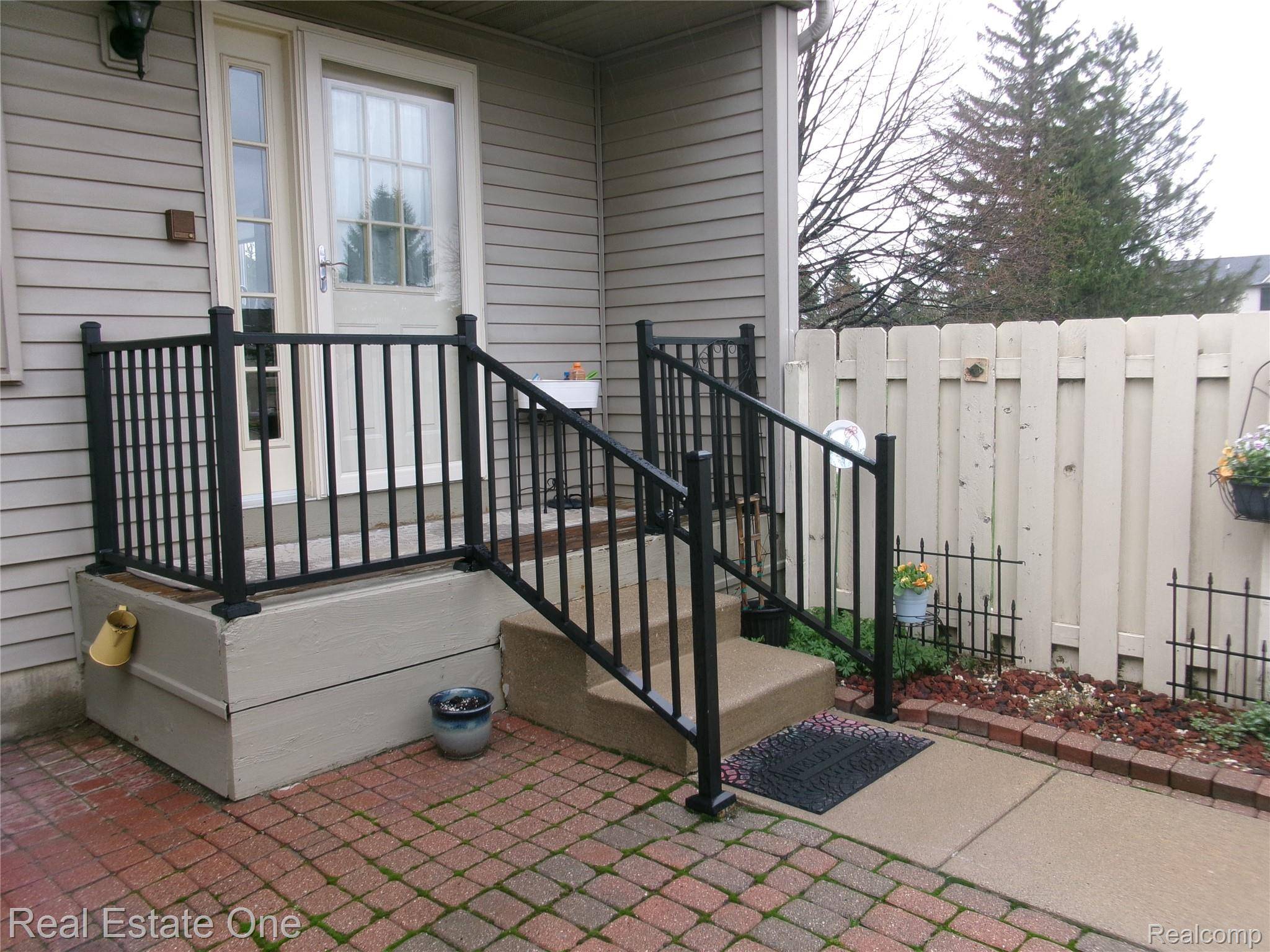 61960 Arlington CIR #6, South Lyon, MI 48178