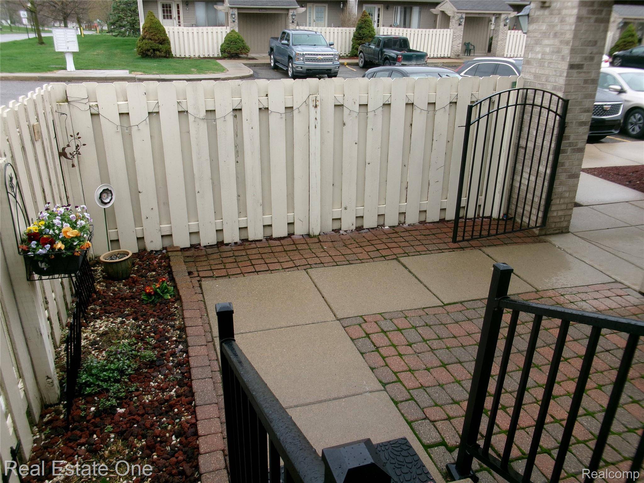 61960 Arlington CIR #6, South Lyon, MI 48178