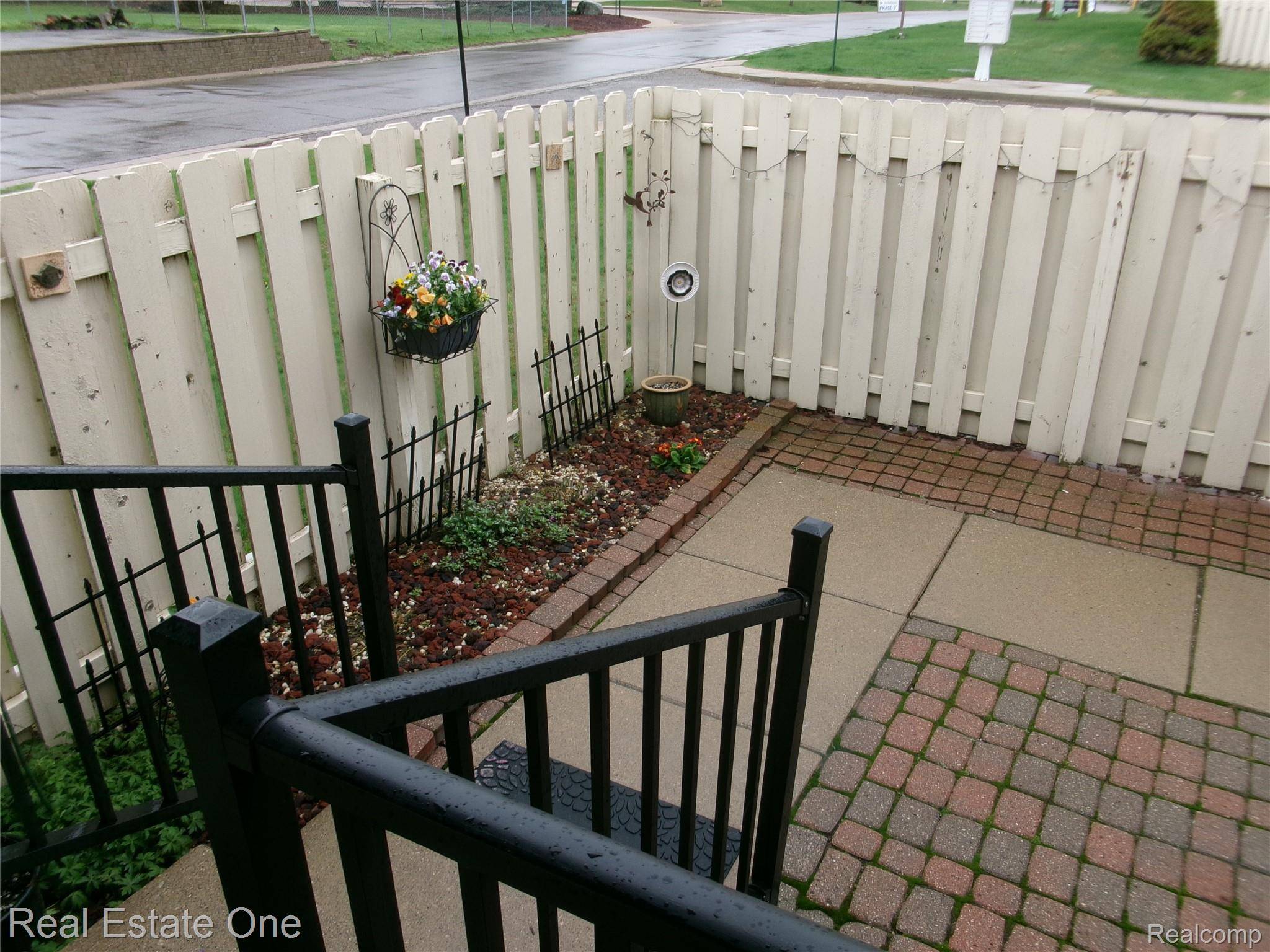 61960 Arlington CIR #6, South Lyon, MI 48178