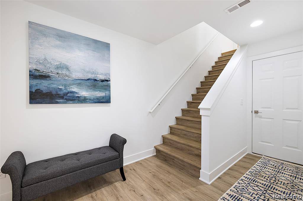 2813 Summers PL, Troy, MI 48084