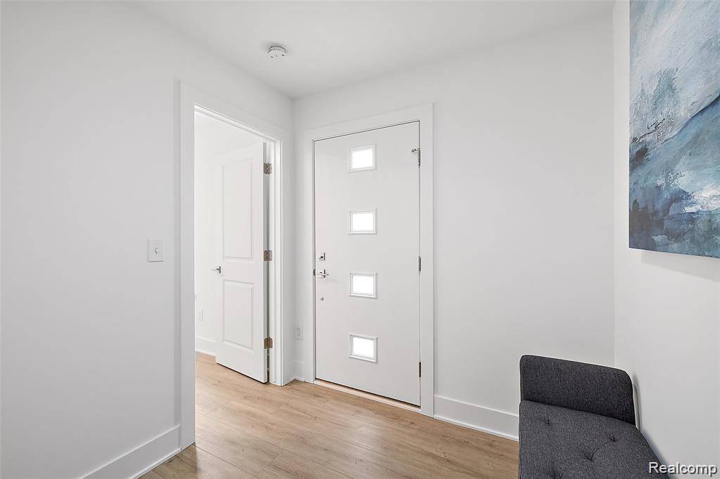 2813 Summers PL, Troy, MI 48084