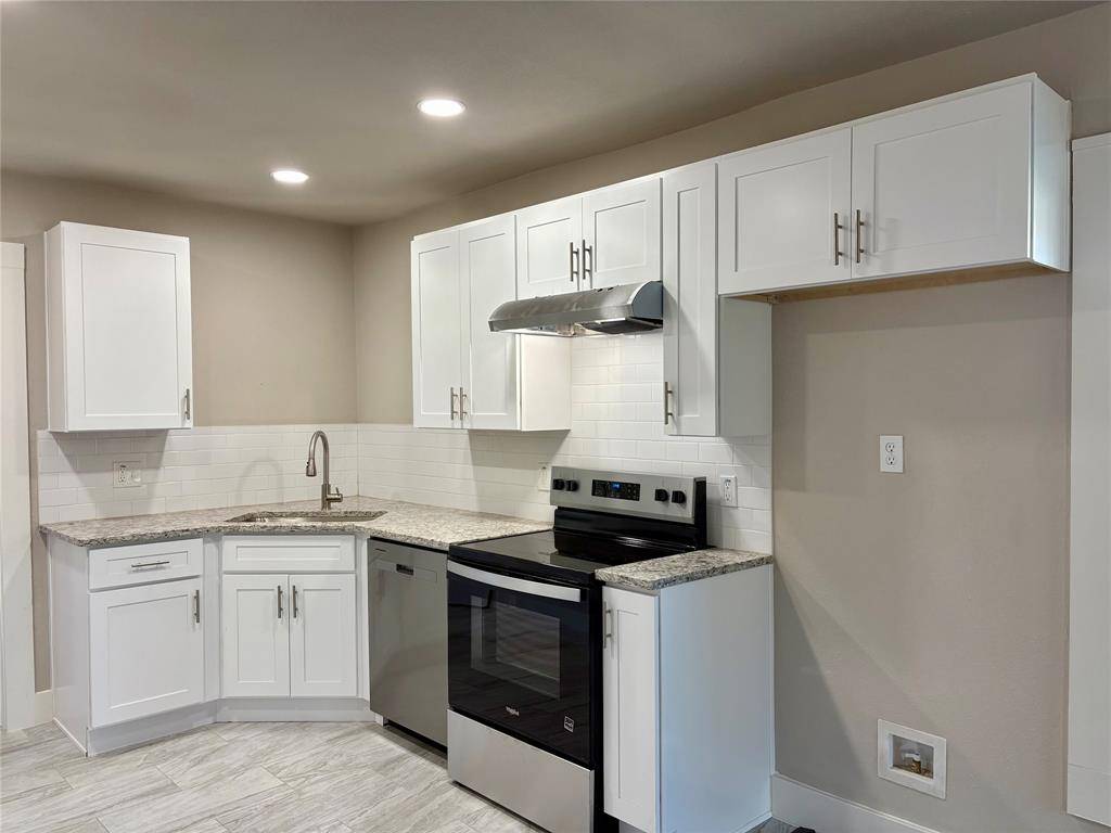 915 Hartsdale Drive, Dallas, TX 75211