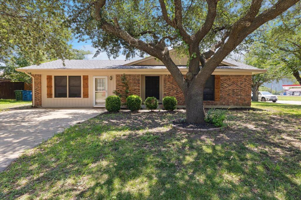 226 Hillcrest Street, Sanger, TX 76266