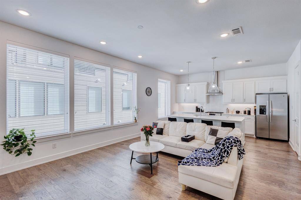 114 E Chester Court, Dallas, TX 75203