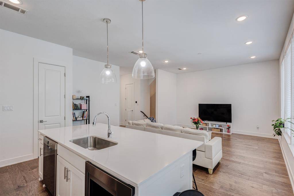 114 E Chester Court, Dallas, TX 75203