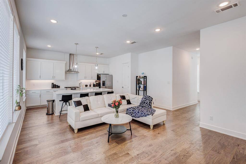 114 E Chester Court, Dallas, TX 75203